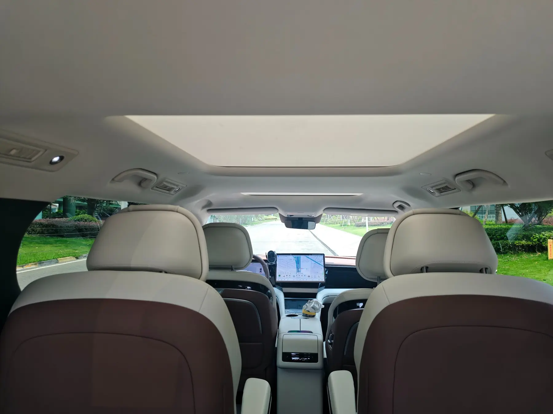 BYD Xia 2025 – 9 000 km, minivan 7-osobowy plug-in - obrazek 14
