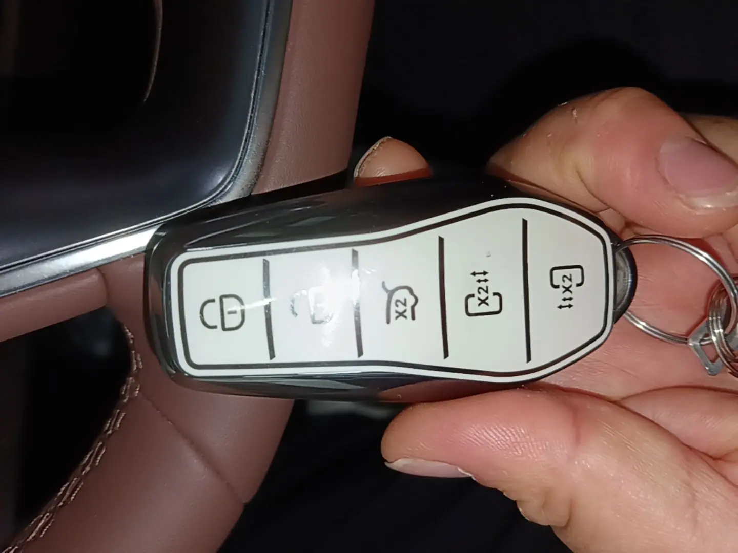 BYD Xia 2025 – 9 000 km, minivan 7-osobowy plug-in - obrazek 13