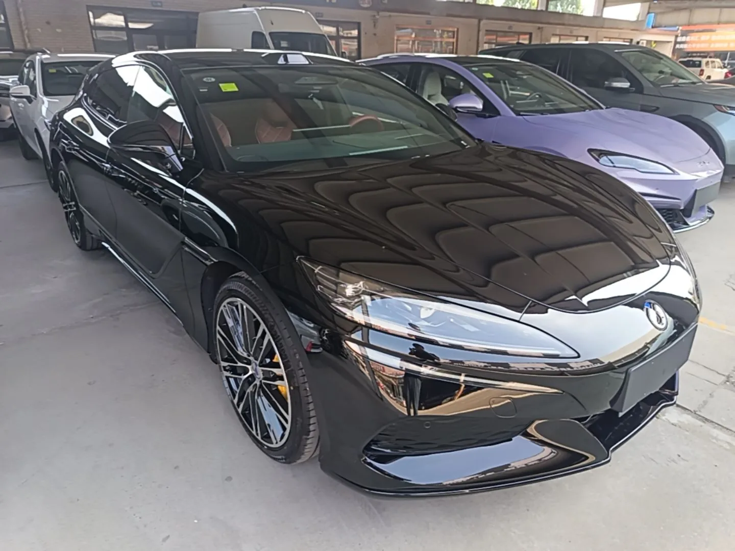 Denza Z9 GT - obrazek 5